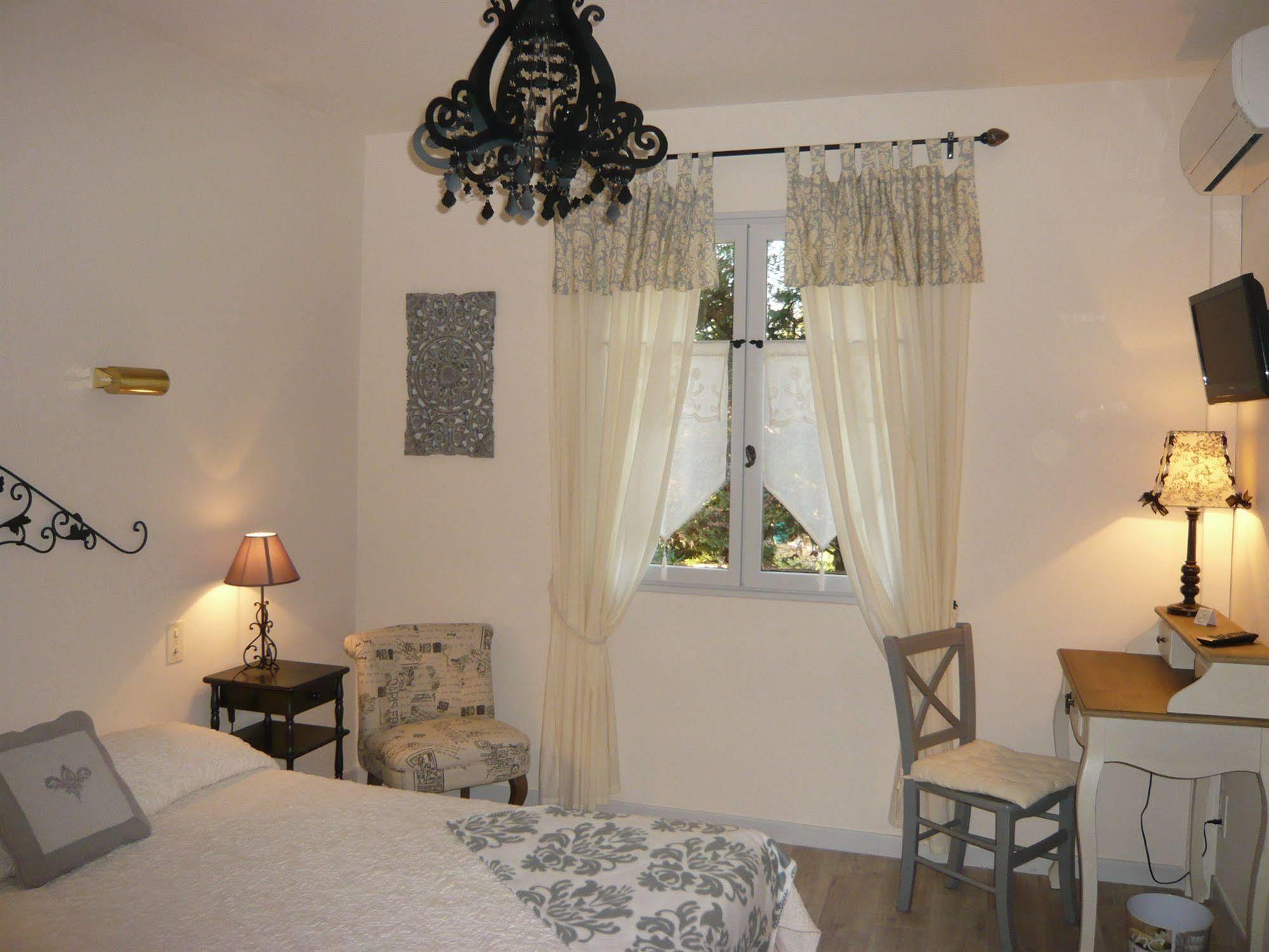 Mas-Blanc-des-Alpilles Hotel Mistral מראה חיצוני תמונה